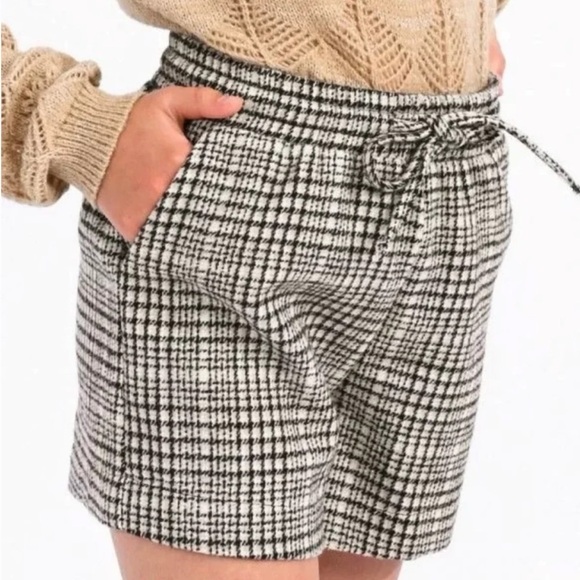 NWT Molly Bracken Woven Pattern Shorts - Picture 2 of 3